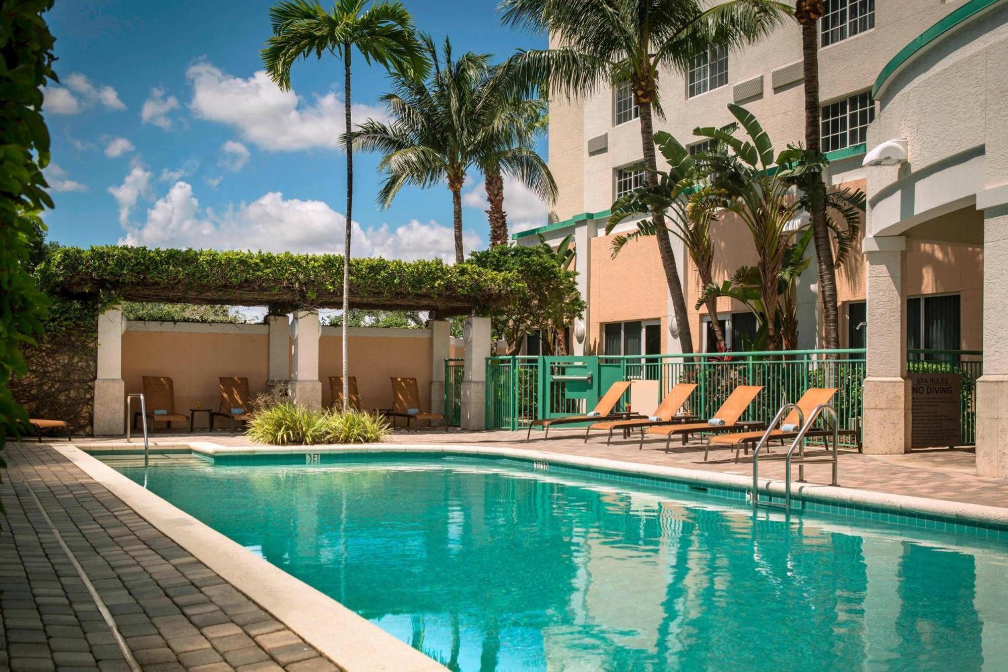 Courtyard By Marriott Fort Lauderdale Airport & Cruise Port Dania Beach Buitenkant foto