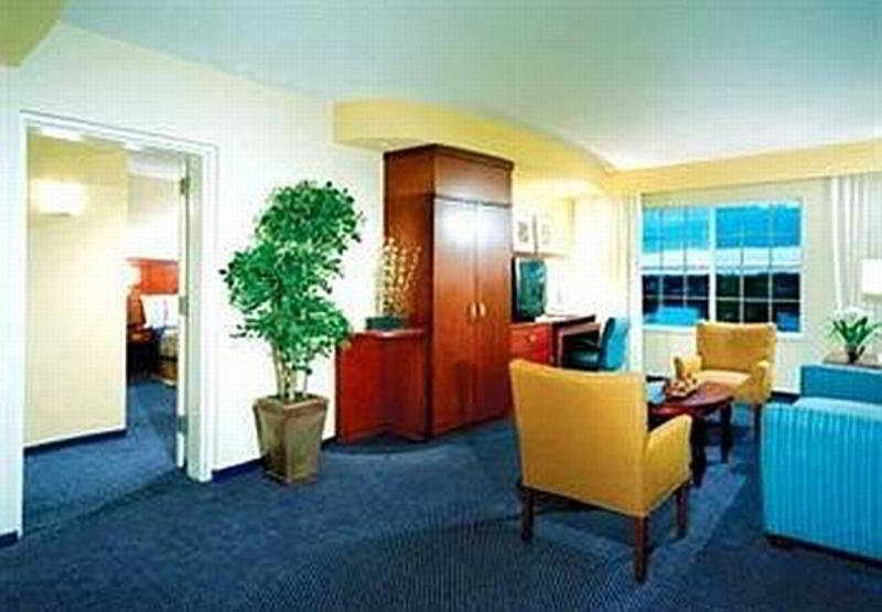 Courtyard By Marriott Fort Lauderdale Airport & Cruise Port Dania Beach Kamer foto