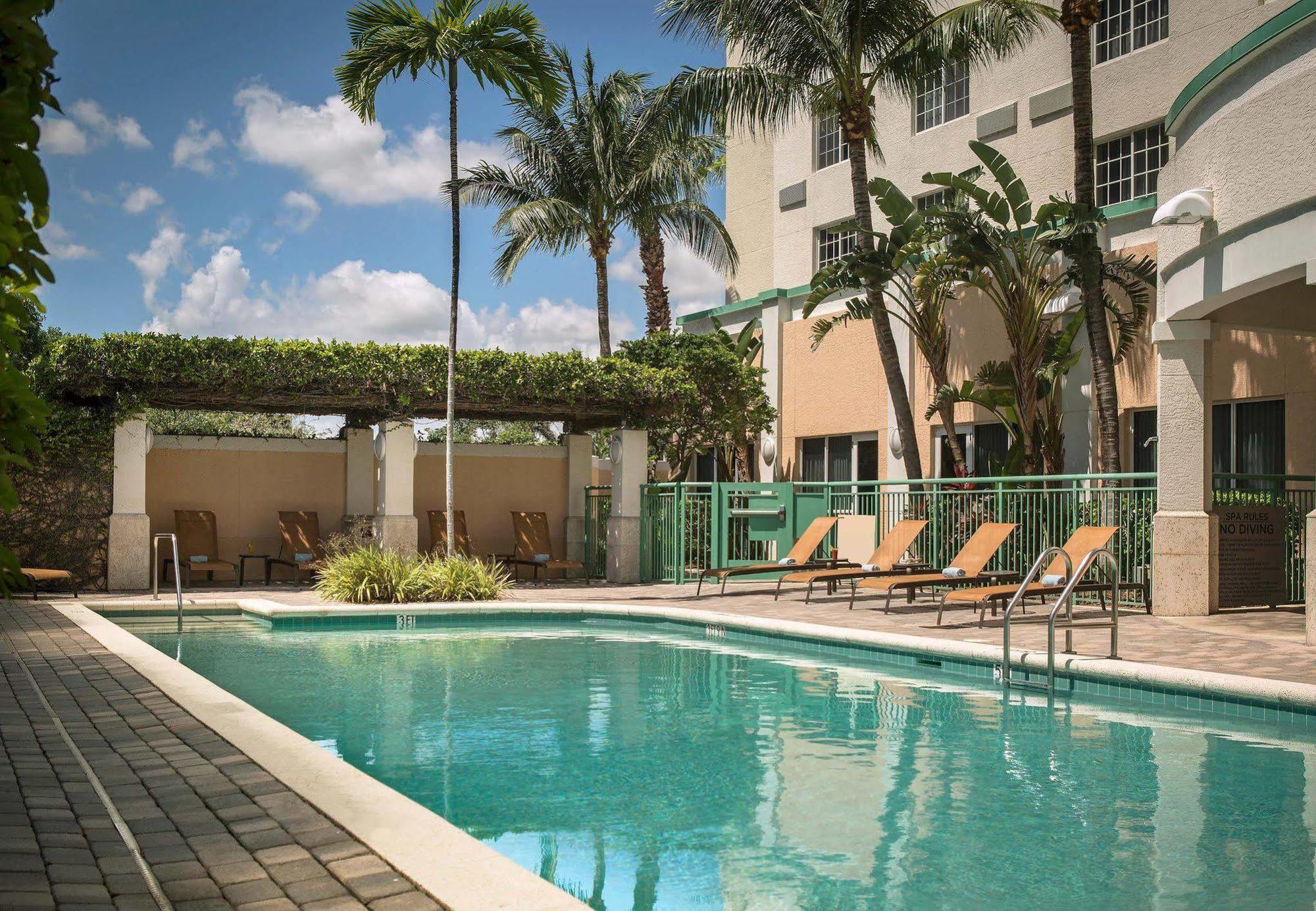 Courtyard By Marriott Fort Lauderdale Airport & Cruise Port Dania Beach Buitenkant foto